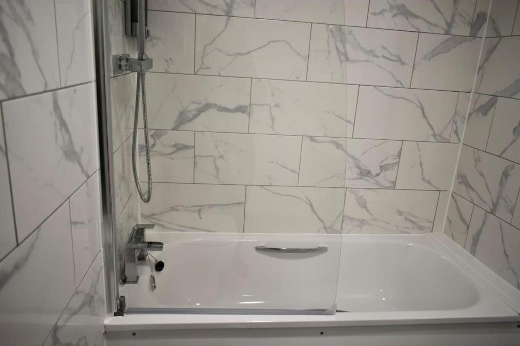 Tottenham Hotspurs Stays At The Gascoigne Suite ロンドン エクステリア 写真