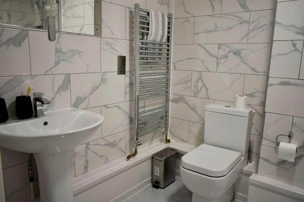 Tottenham Hotspurs Stays At The Gascoigne Suite ロンドン エクステリア 写真