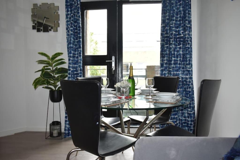 Tottenham Hotspurs Stays At The Gascoigne Suite ロンドン エクステリア 写真
